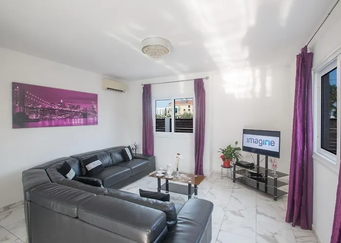 Broadway Feriehus Protaras